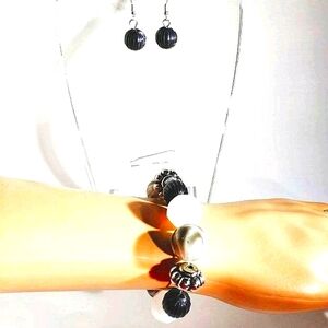 2472EB107. Handmade Black & Silver Bracelet with Earrings.